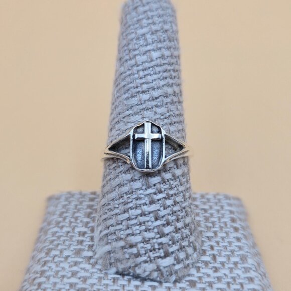 Jewelry - Size 8.5 Sterling Silver Rustic Style Cross Religious Band Ring A5428